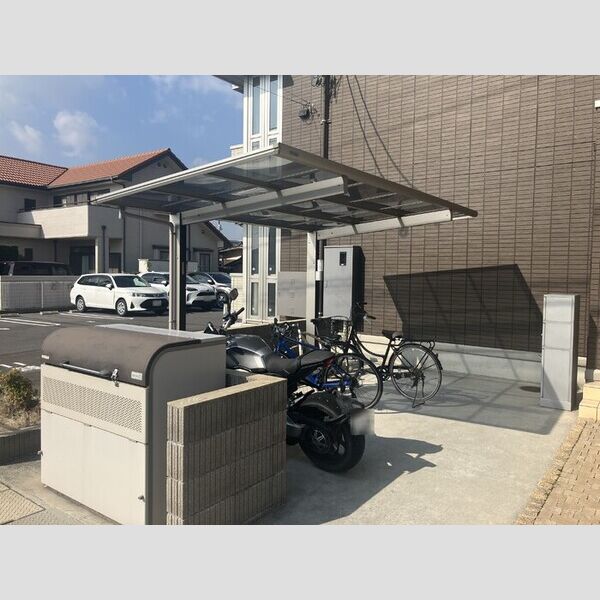 現地周辺 (駐輪場)
