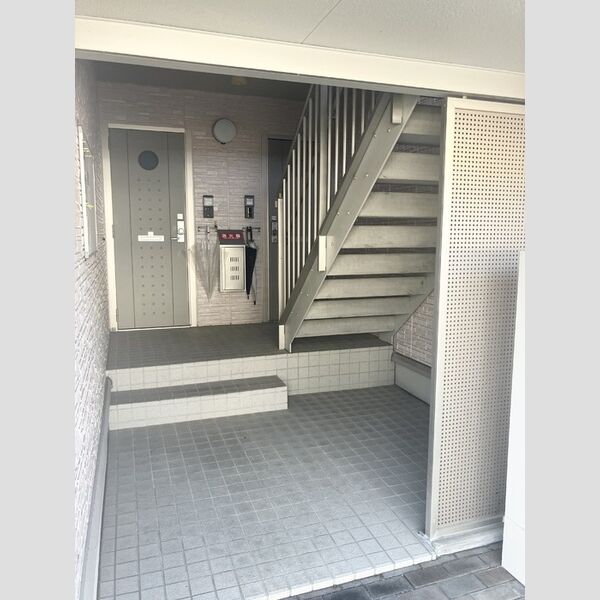 エントランス (エントランス)