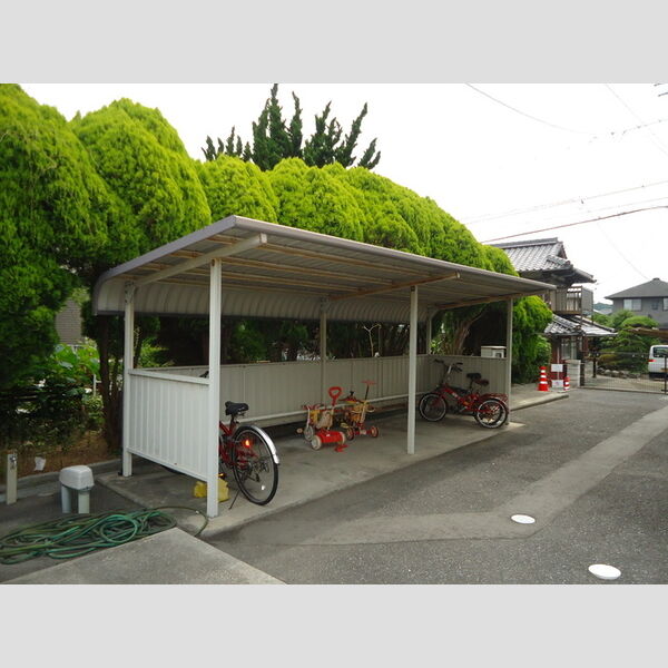 現地周辺 (駐輪場)