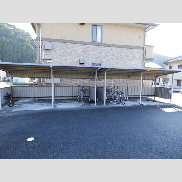 現地周辺 (駐輪場)