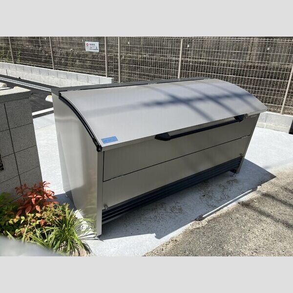 現地周辺 (ゴミ庫)