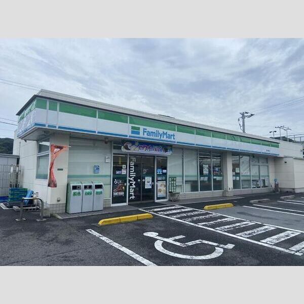 現地周辺 (ファミリーマート　福川南町店)