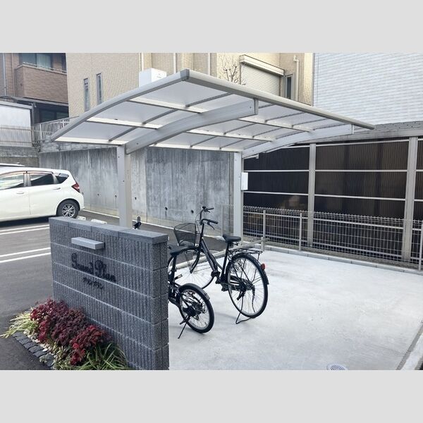 現地周辺 (駐輪場)