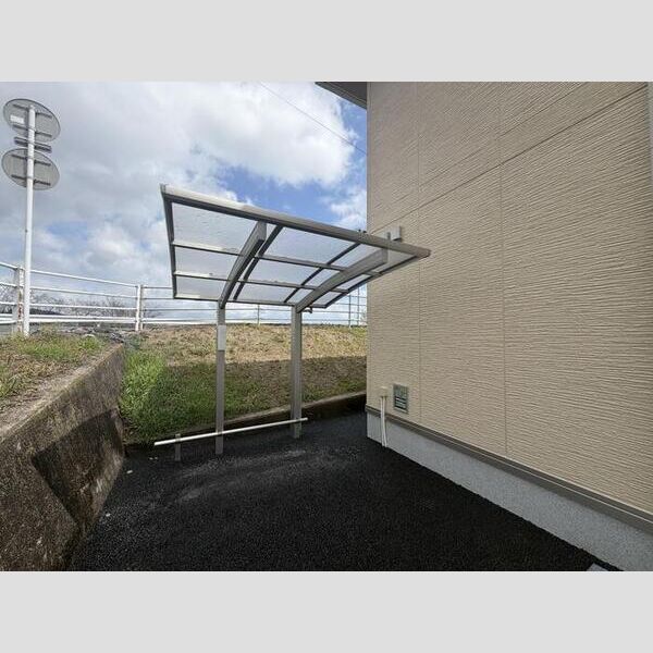 現地周辺 (駐輪場)