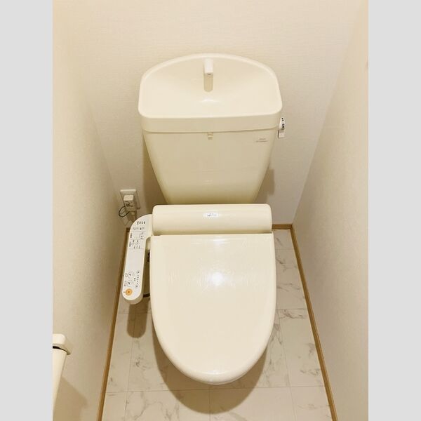 トイレ (温水洗浄暖房便座)