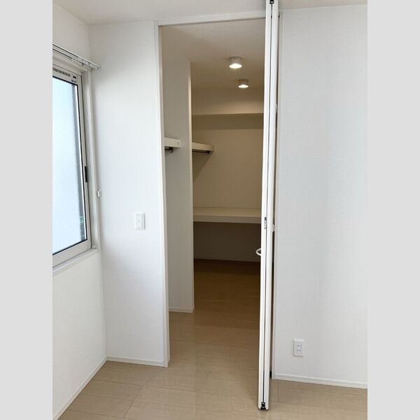収納 (洋室ウォークインクローゼット)