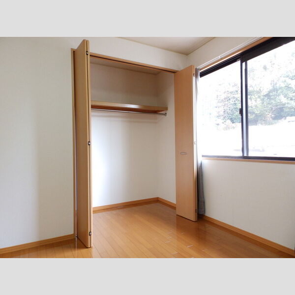 その他 (洋室収納)