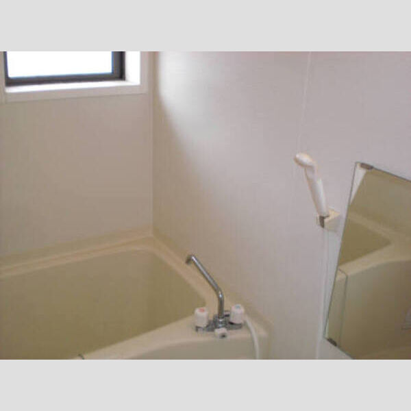 バス (F202:浴室(小窓付))