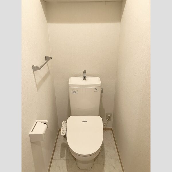 トイレ (トイレ)