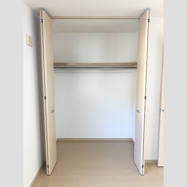 収納 (北洋室クローゼット)