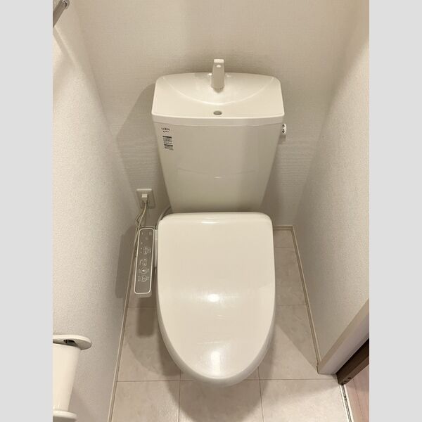 トイレ (トイレ)
