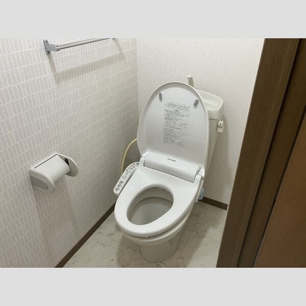 トイレ (トイレ)