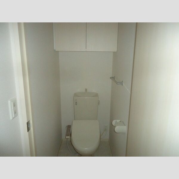 トイレ (トイレ)