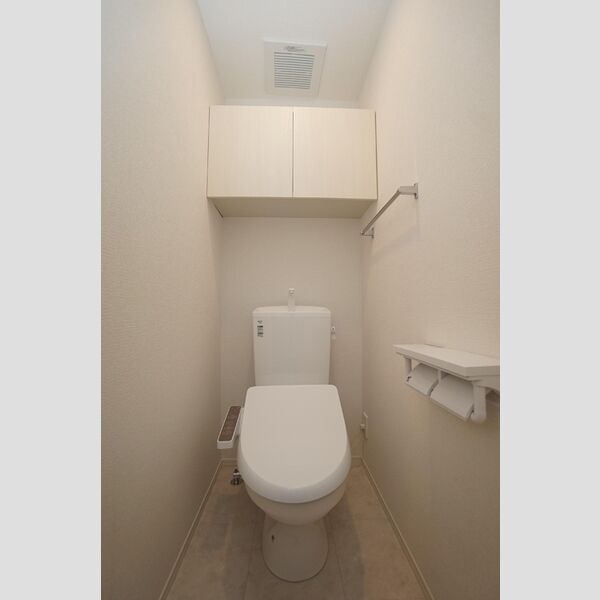 トイレ (温水洗浄暖房便座)