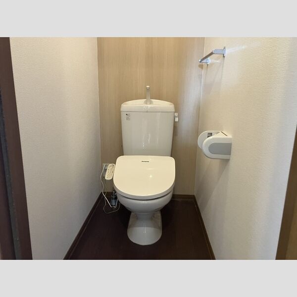 トイレ (トイレ)