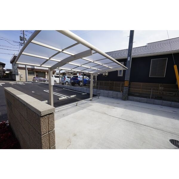 その他 (駐輪場)