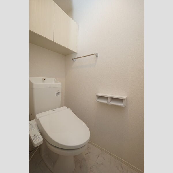 トイレ (温水洗浄暖房便座)