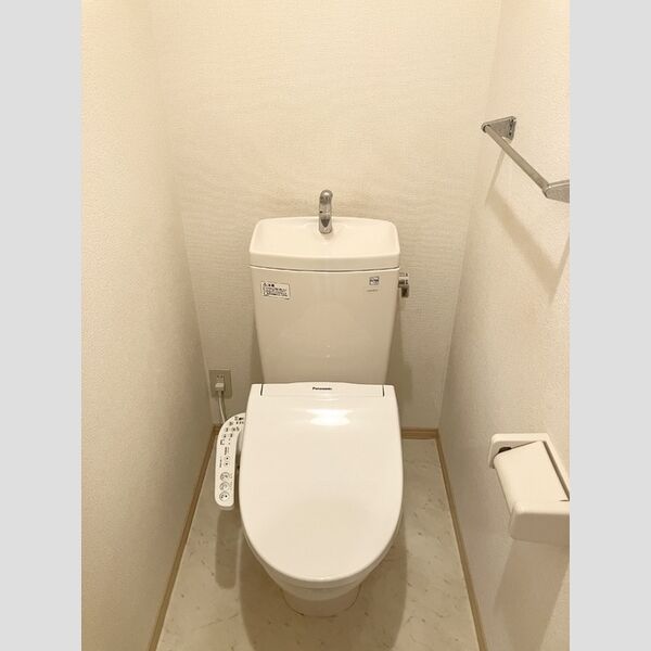 トイレ (トイレ)