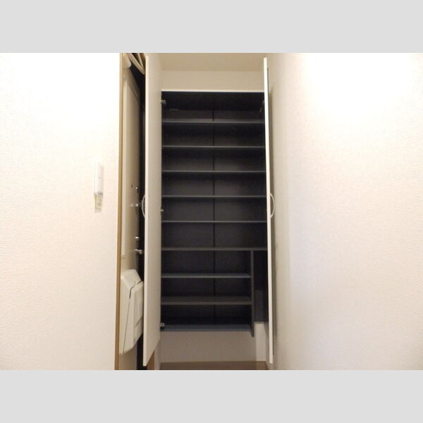 玄関 (シューズBOX)