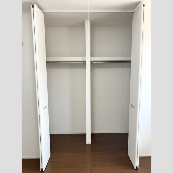 収納 (北西洋室クローゼット)