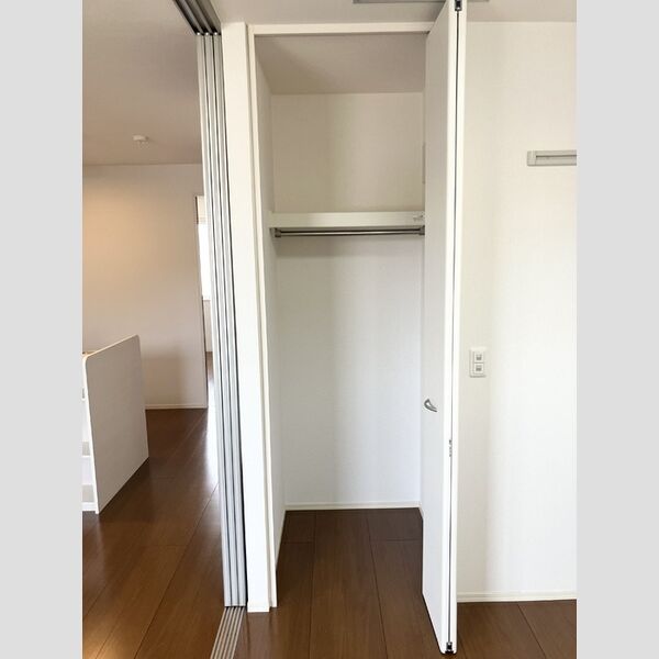 収納 (南東洋室クローゼット)