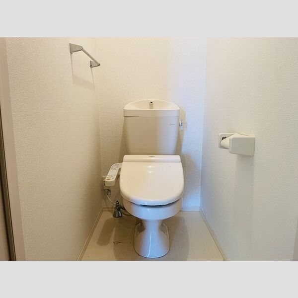 トイレ (トイレ)