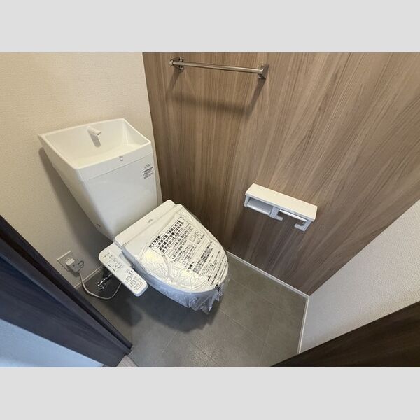 トイレ (トイレ)