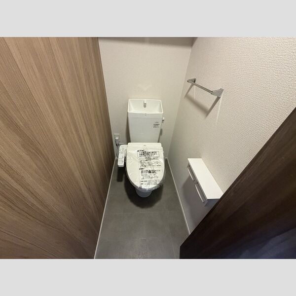 トイレ (トイレ)