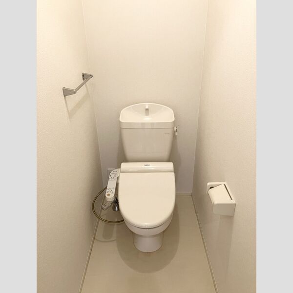 トイレ (トイレ)