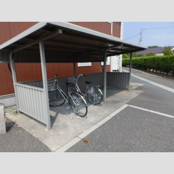 現地周辺 (駐輪場)