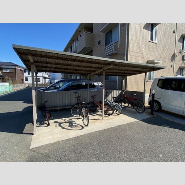 現地周辺 (駐輪場)