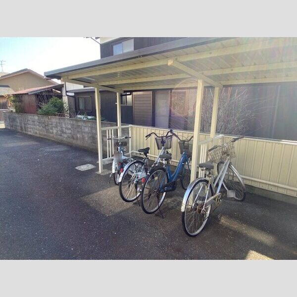 現地周辺 (駐輪場)