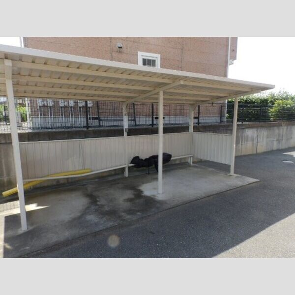 現地周辺 (駐輪場)