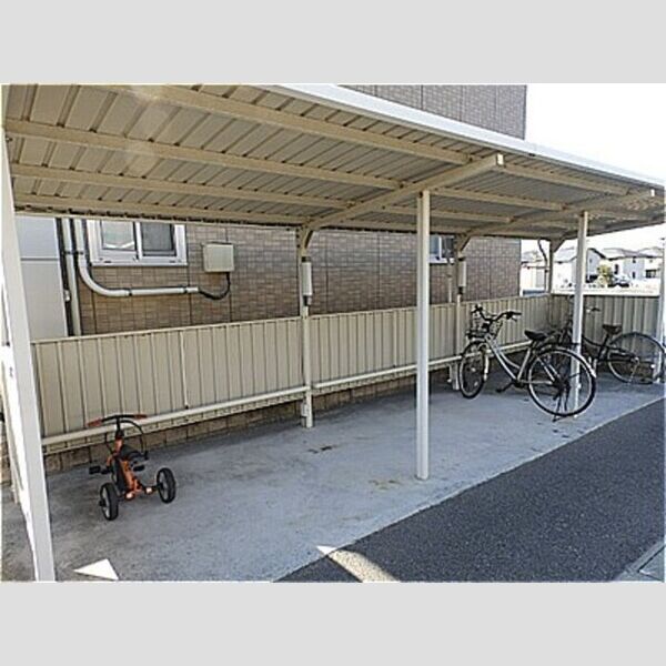 現地周辺 (駐輪場)