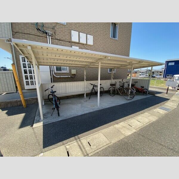 現地周辺 (駐輪場)