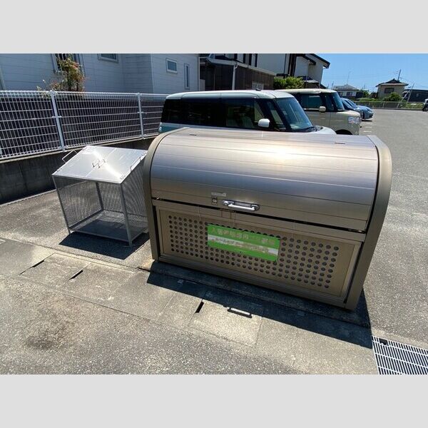 現地周辺 (専用ゴミ庫)