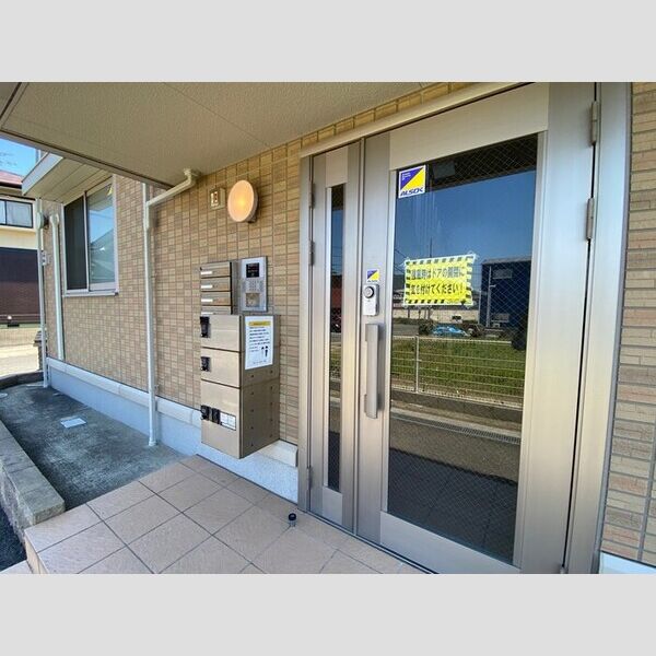 エントランス (エントランス)