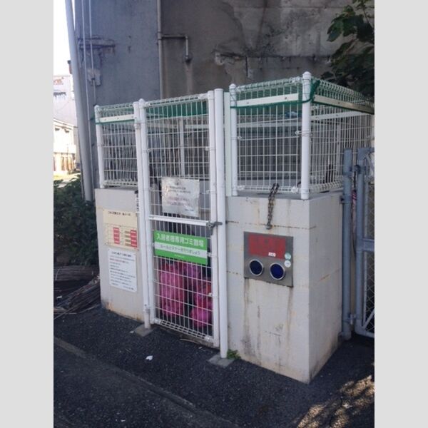 現地周辺 (ごみ置き場)