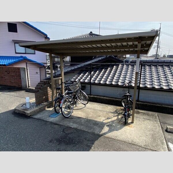 現地周辺 (駐輪場)