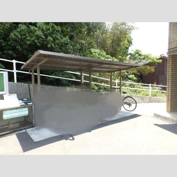 現地周辺 (駐輪場)