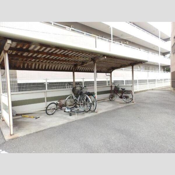 現地周辺 (駐輪場)