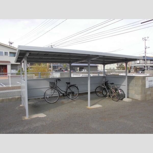 現地周辺 (駐輪場)