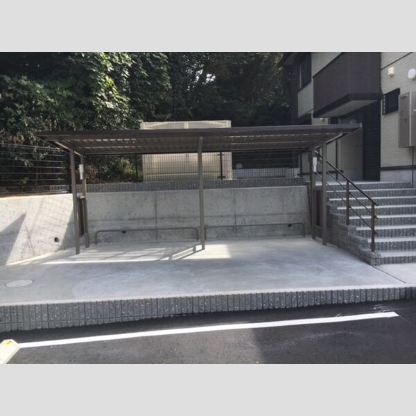 現地周辺 (駐輪場)