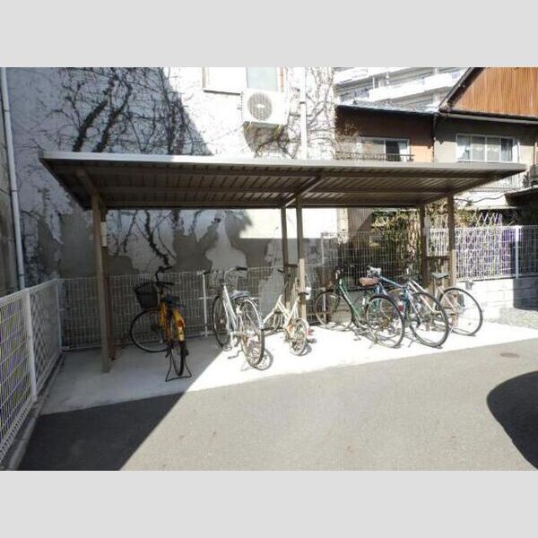 現地周辺 (駐輪場)