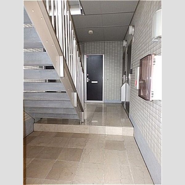 現地周辺 (床は大理石フロア)