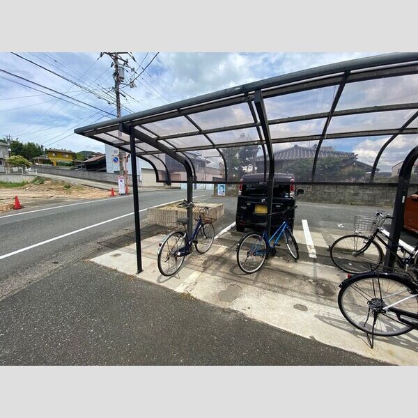 現地周辺 (駐輪場)