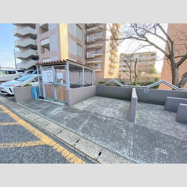 現地周辺 (ゴミ置き場)