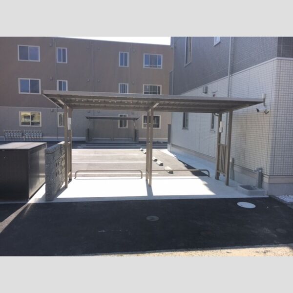 現地周辺 (駐輪場)