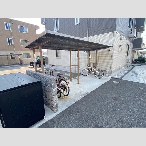 現地周辺 (駐輪場)