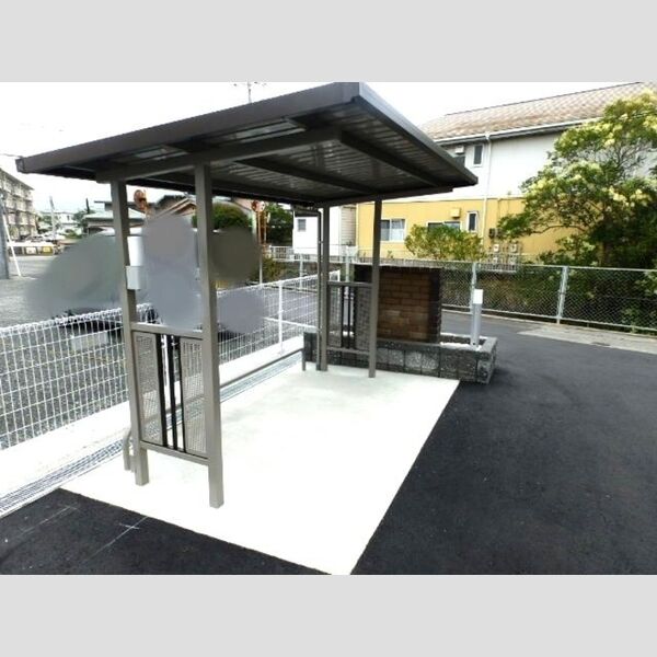 現地周辺 (駐輪場)